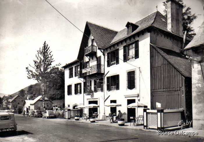 15 Saint Jacques Des Blats Hotel des touristes.jpg